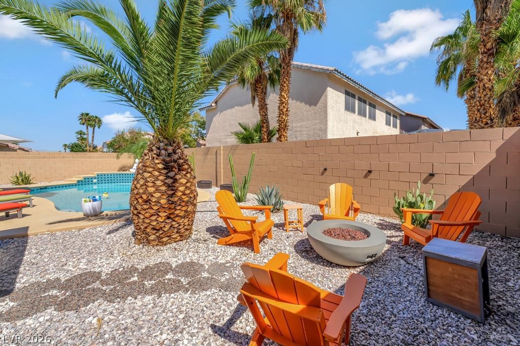 Photo 31 of 41, 316 Desert Knolls Street