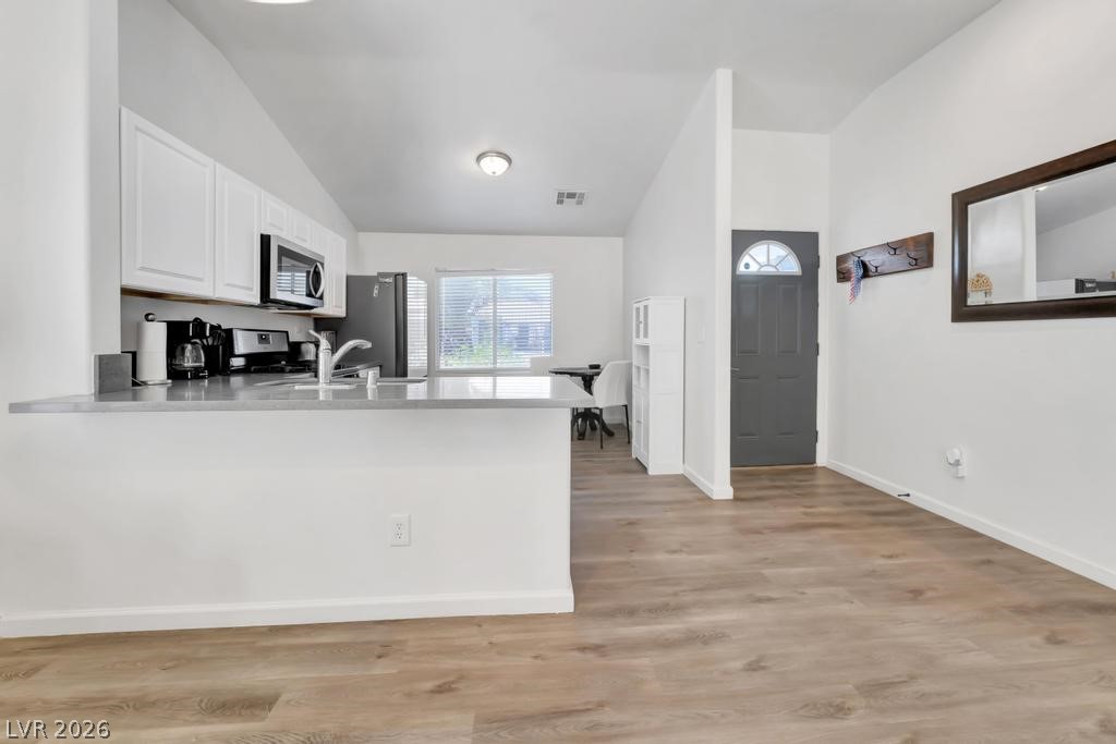 Photo 6 of 41, 316 Desert Knolls Street