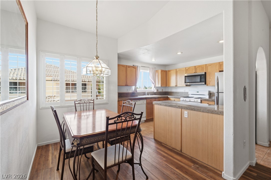 Photo 9 of 30, 424 Pine Haven Street #202