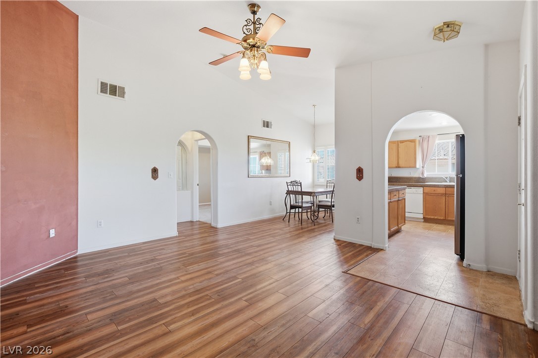 Photo 6 of 30, 424 Pine Haven Street #202