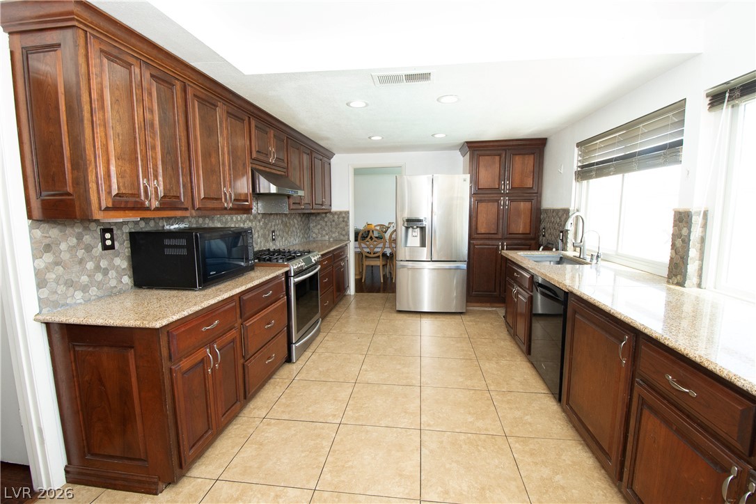 Photo 11 of 38, 6785 Groveview Lane