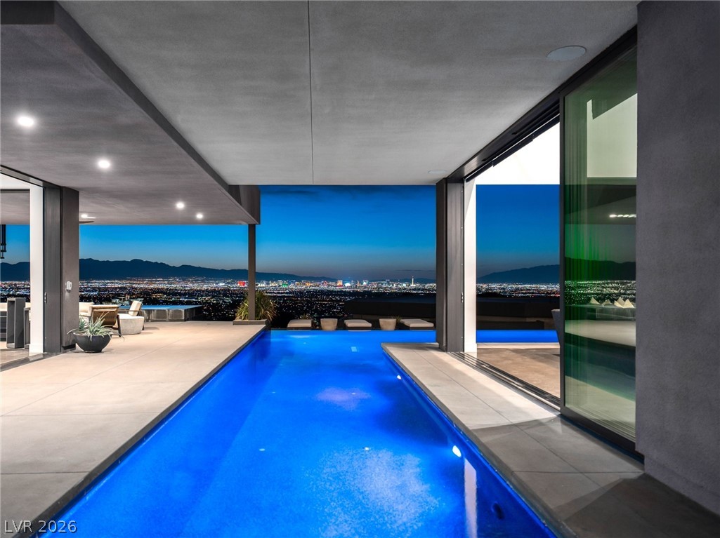 669 Dragon Peak Drive, Henderson 89012
