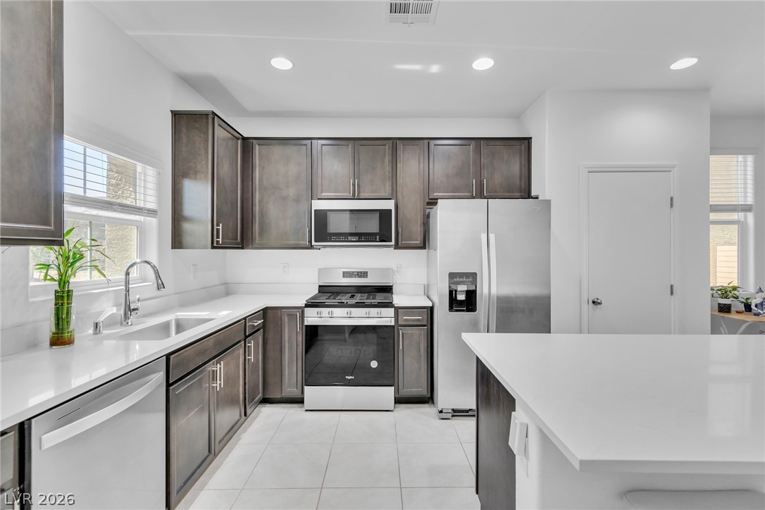 Photo 7 of 37, 94 Golden Aria Avenue
