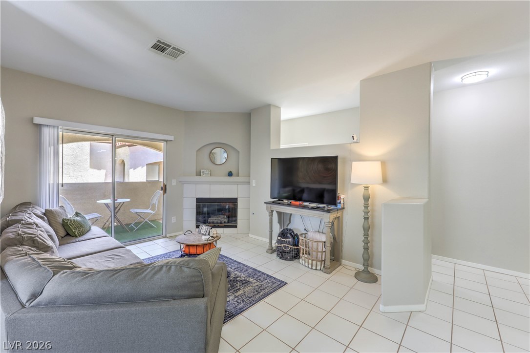 Photo 10 of 37, 2975 Bluegrass Lane #1423