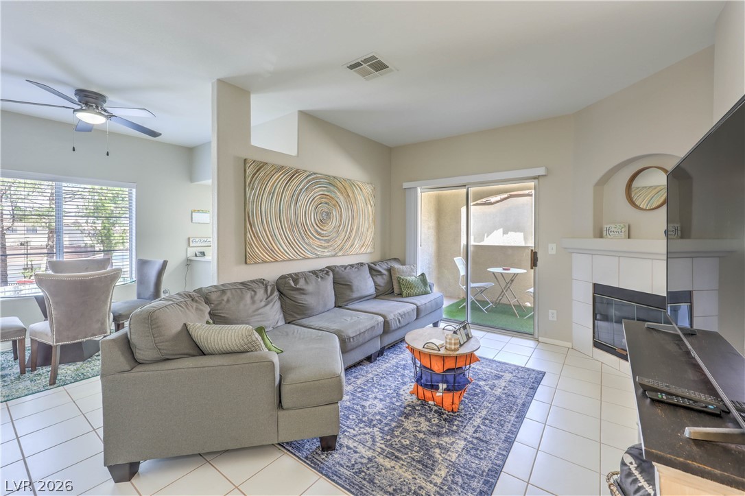Photo 11 of 37, 2975 Bluegrass Lane #1423