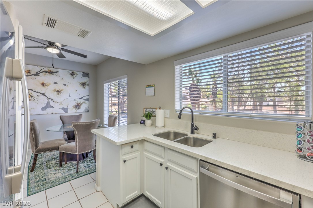 Photo 18 of 37, 2975 Bluegrass Lane #1423
