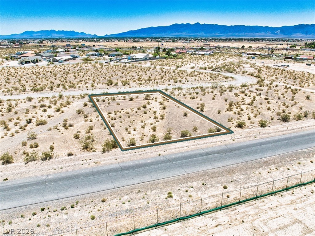 Photo 6 of 14, 1720 E Mescalero Avenue
