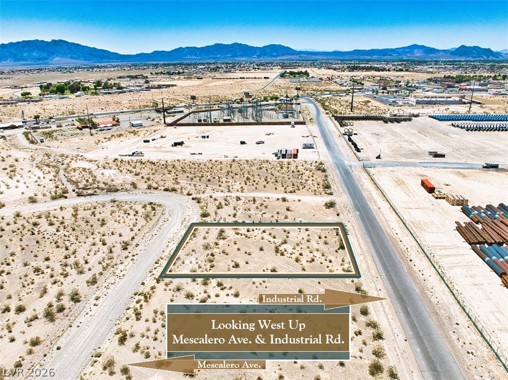 Photo 7 of 14, 1720 E Mescalero Avenue