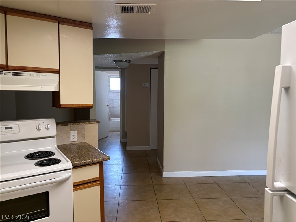 Photo 6 of 33, 2080 Karen Avenue #17