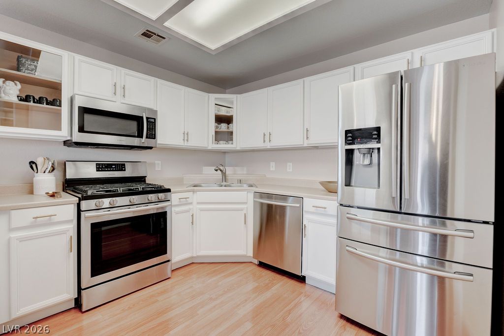 Photo 9 of 28, 9580 W Reno Avenue #221