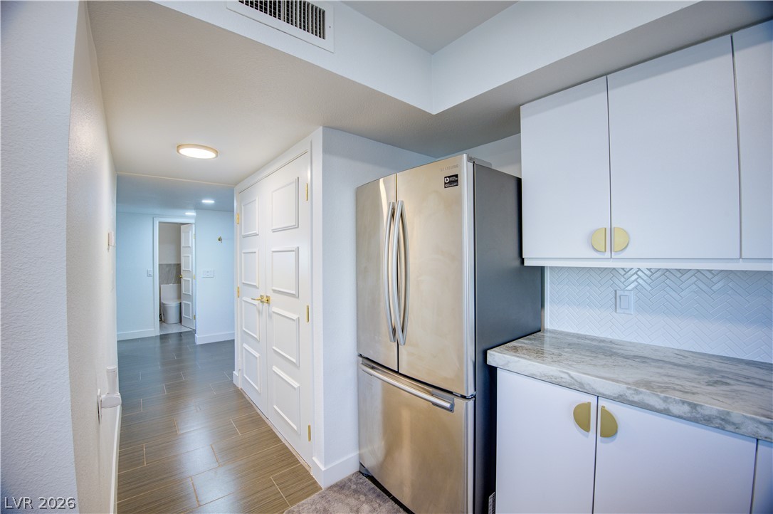 Photo 17 of 45, 205 E Harmon Avenue #406