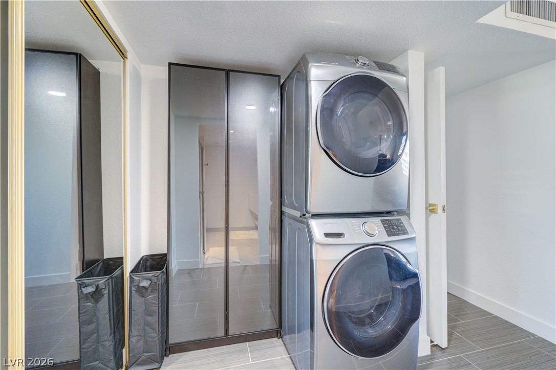 Photo 31 of 45, 205 E Harmon Avenue #406