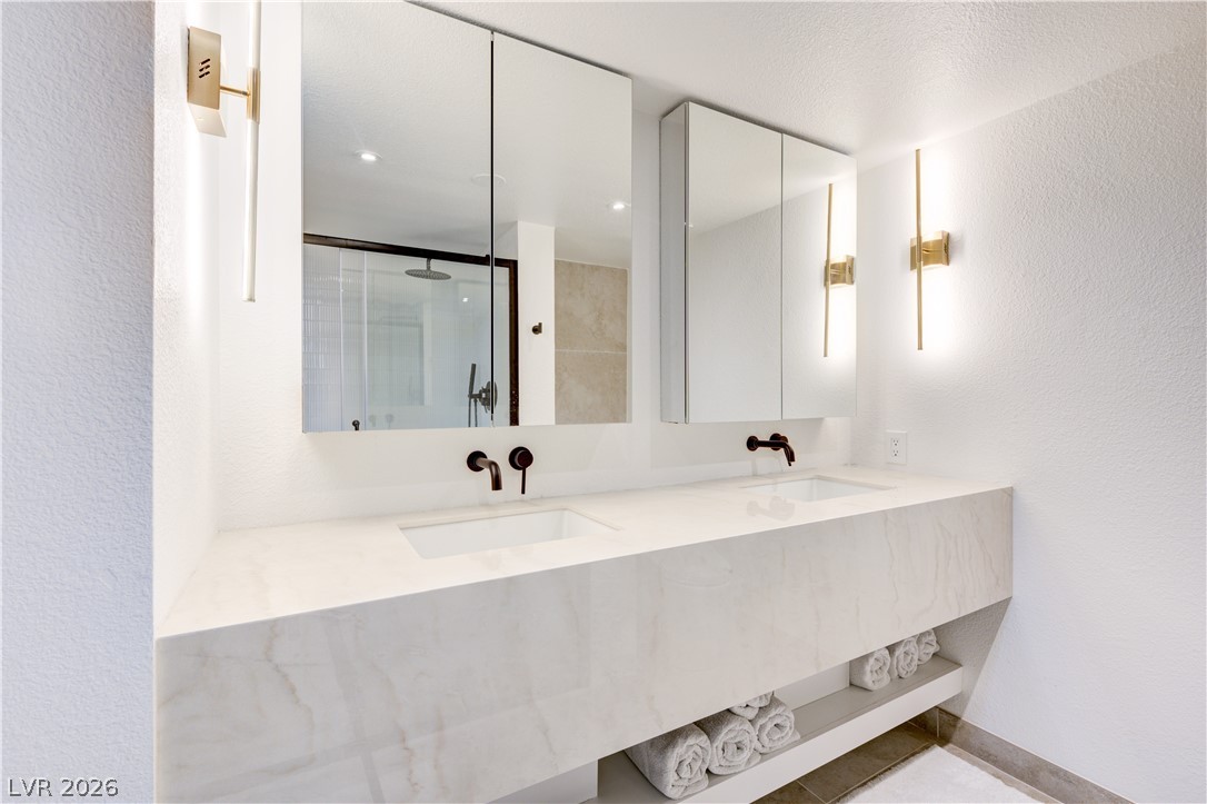 Photo 33 of 45, 205 E Harmon Avenue #406
