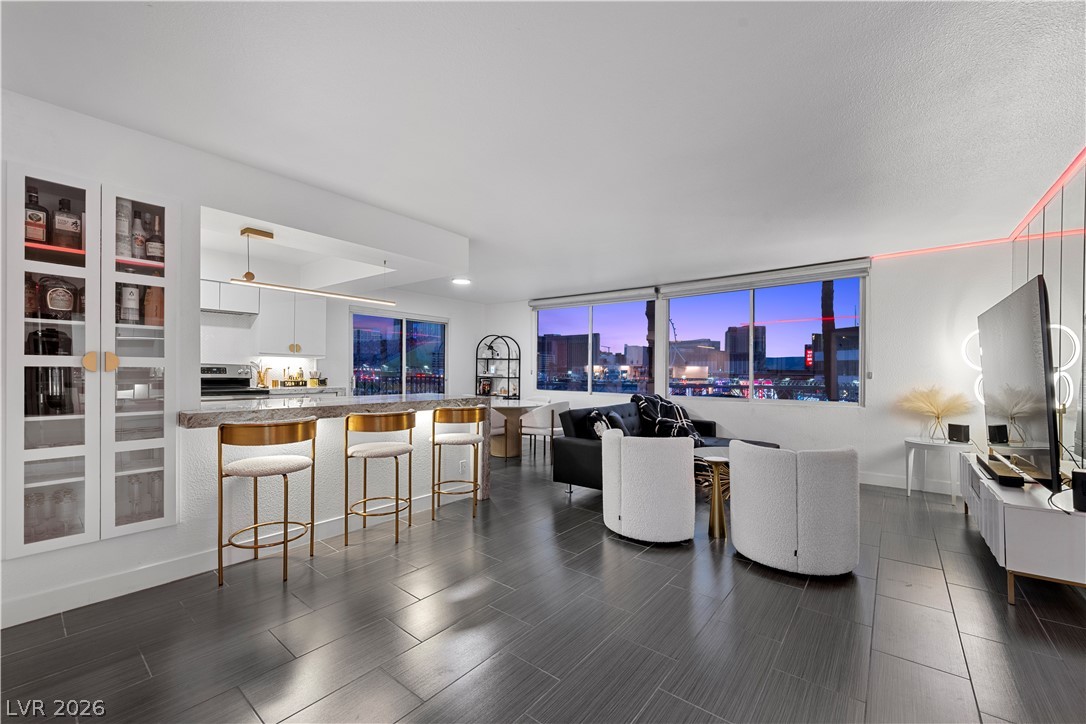 Photo 37 of 45, 205 E Harmon Avenue #406
