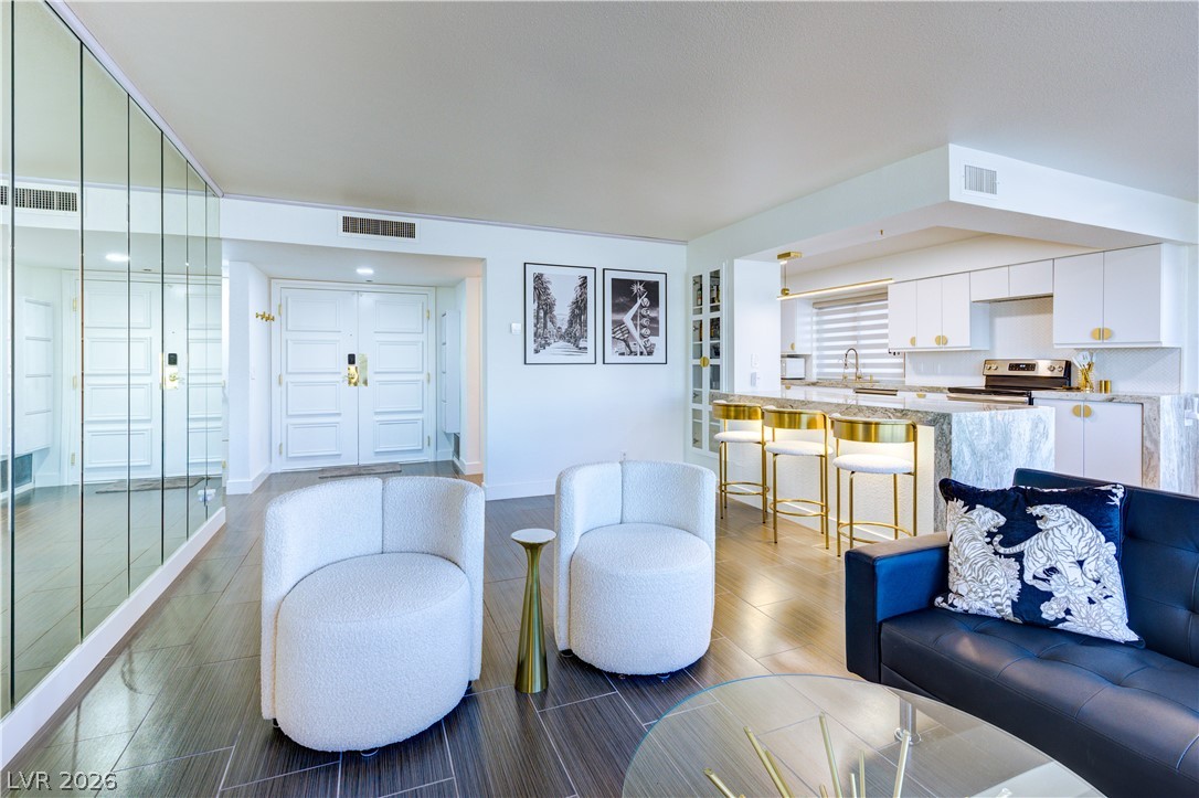 Photo 4 of 205 E Harmon Avenue #406