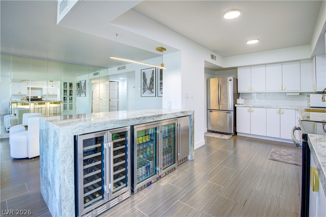 Photo 12 of 45, 205 E Harmon Avenue #406