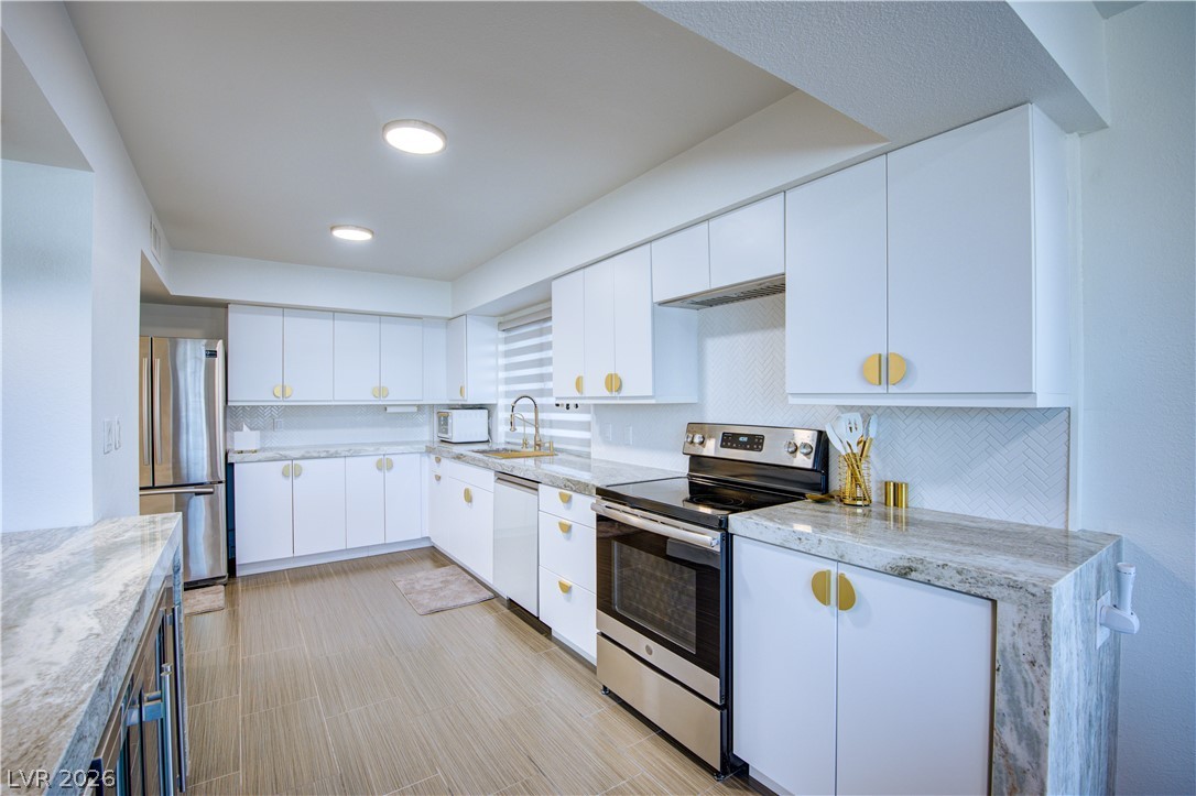 Photo 13 of 45, 205 E Harmon Avenue #406