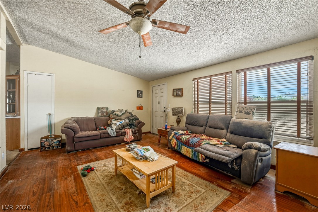 Photo 6 of 38, 4910 Mankins Street