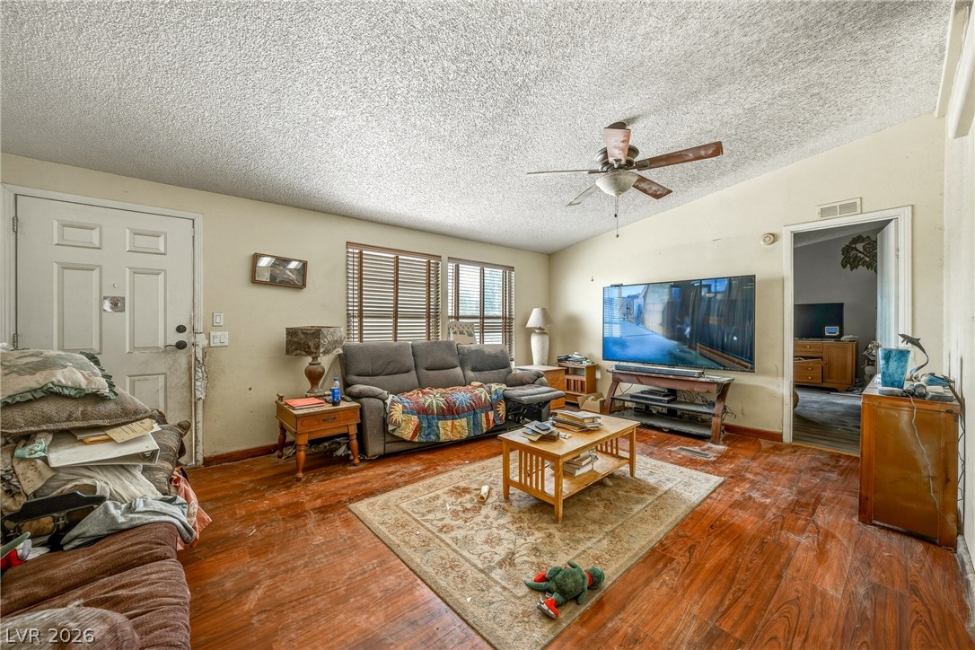 Photo 7 of 38, 4910 Mankins Street