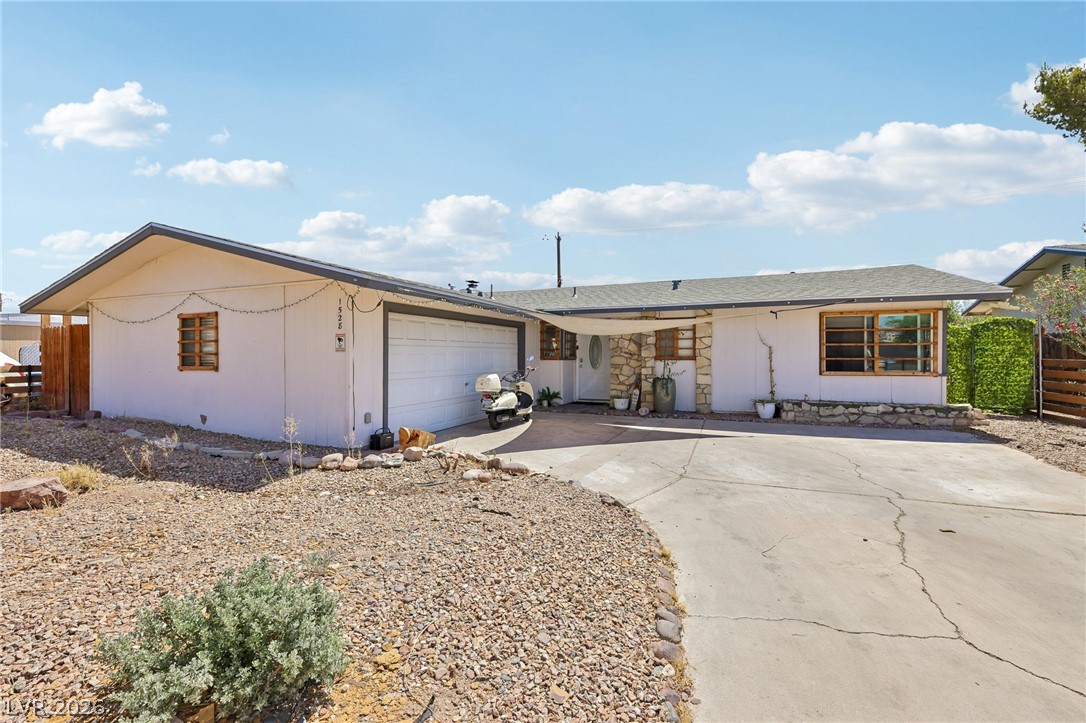 Photo 3 of 1528 Saylor Way