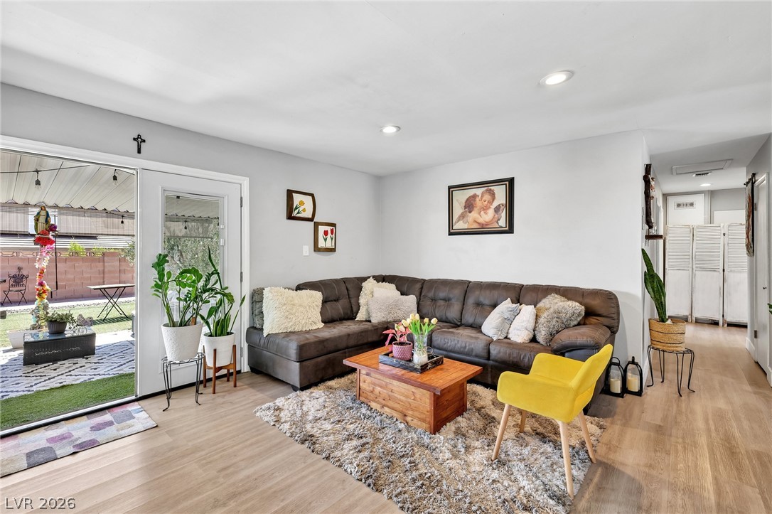 Photo 4 of 1528 Saylor Way