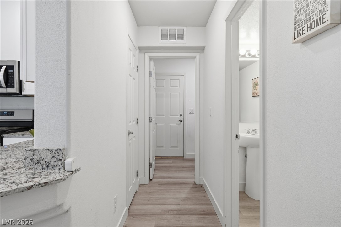 Photo 13 of 46, 4705 Blaise Avenue #102