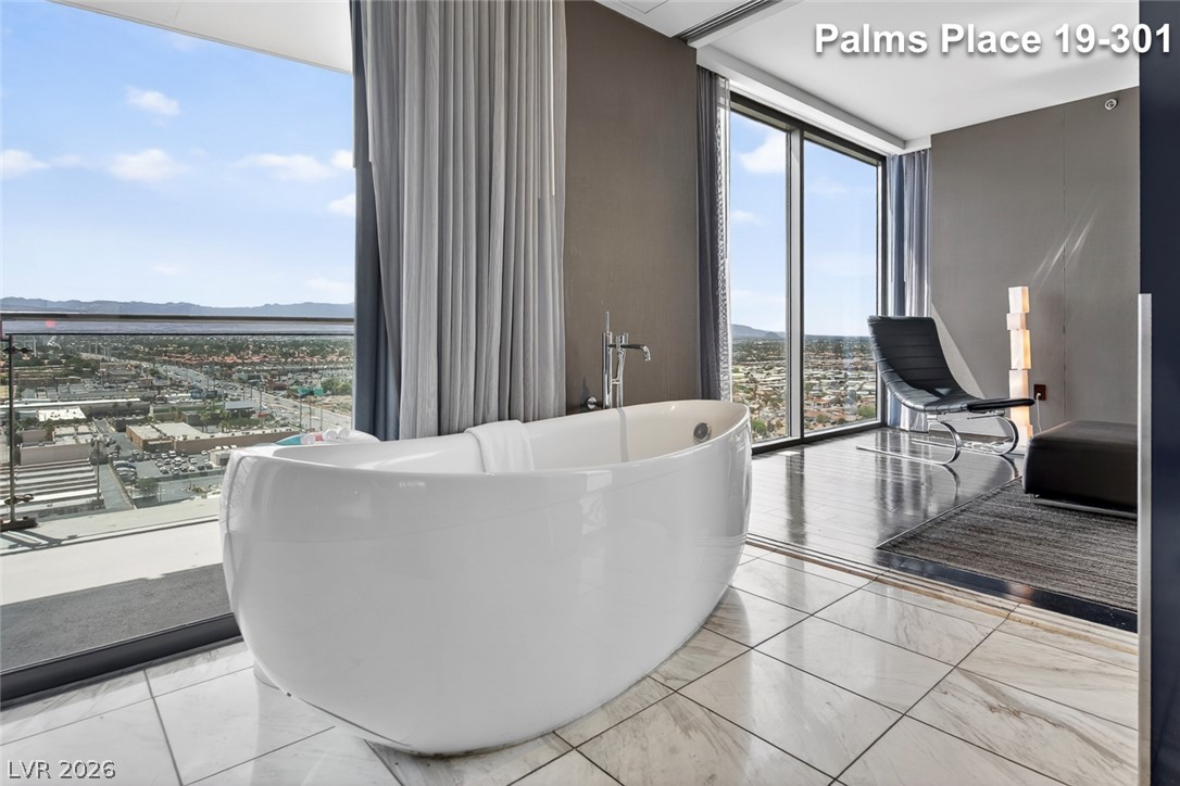 Photo 32 of 54, 4381 W Flamingo Road #1901