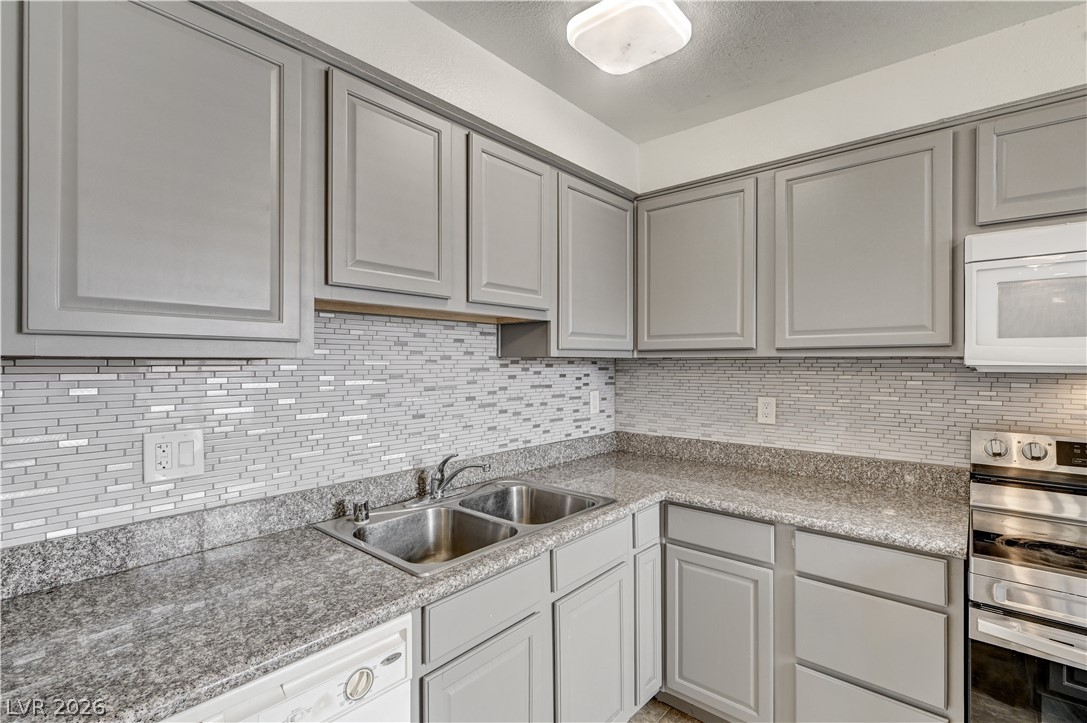 Photo 13 of 55, 5404 River Glen Drive #362