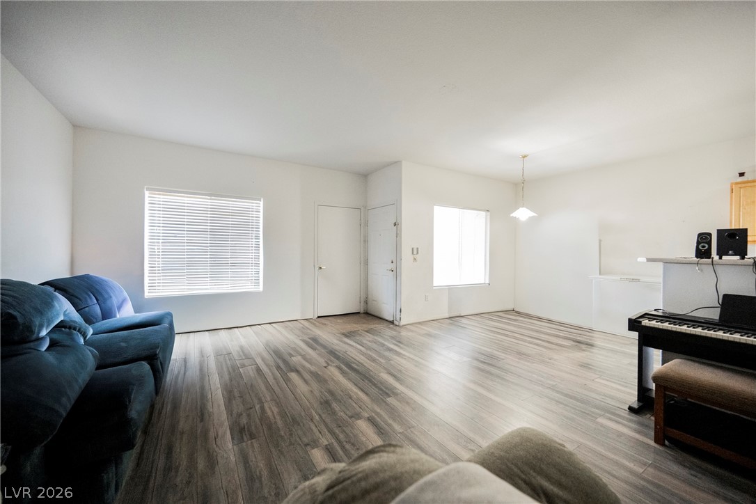 Photo 6 of 24, 1401 N Michael Way #118