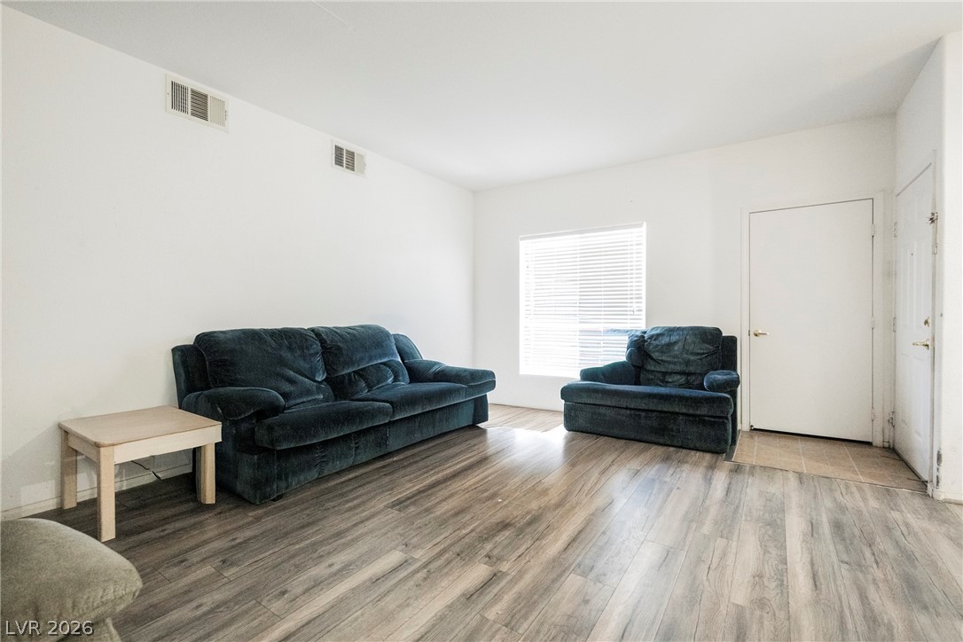 Photo 7 of 24, 1401 N Michael Way #118