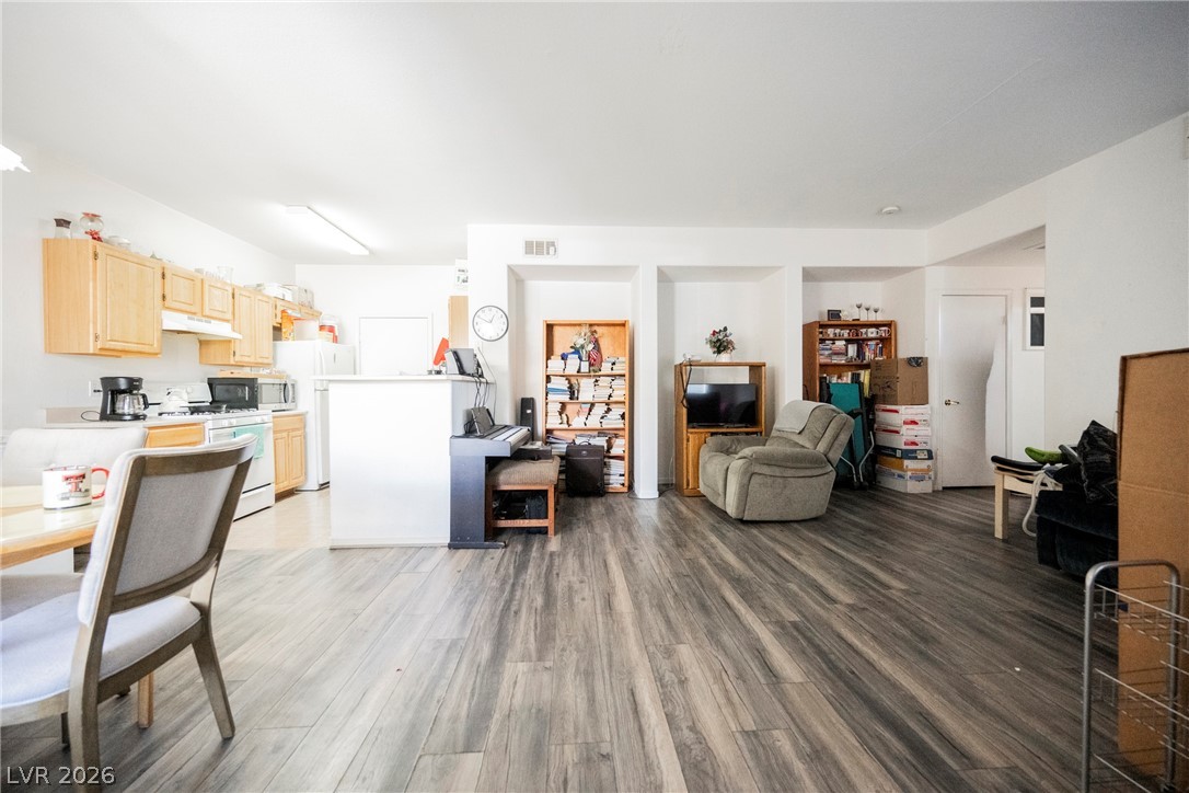Photo 9 of 24, 1401 N Michael Way #118