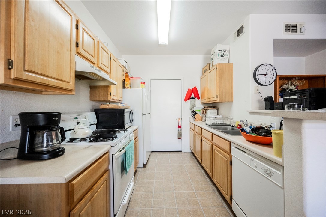 Photo 11 of 24, 1401 N Michael Way #118