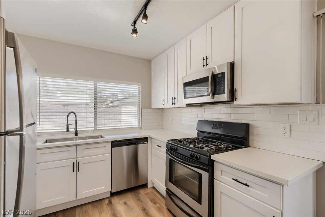 Photo 8 of 25, 6401 Pawlow Avenue
