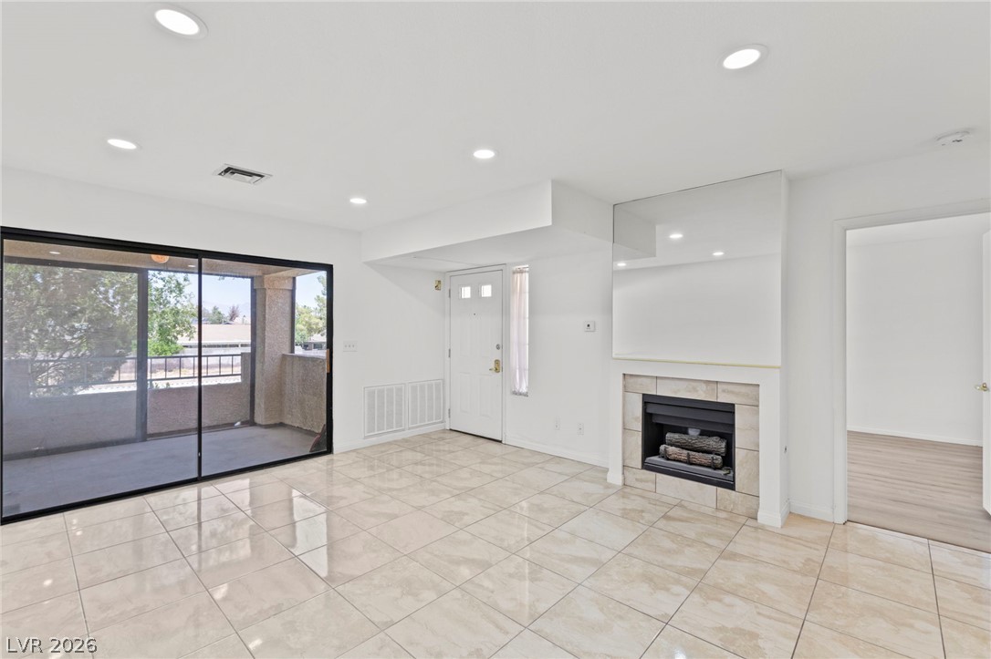 Photo 5 of 4823 S Torrey Pines Drive #203