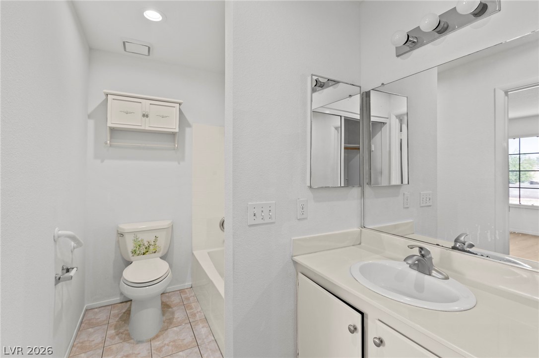 Photo 21 of 46, 4823 S Torrey Pines Drive #203