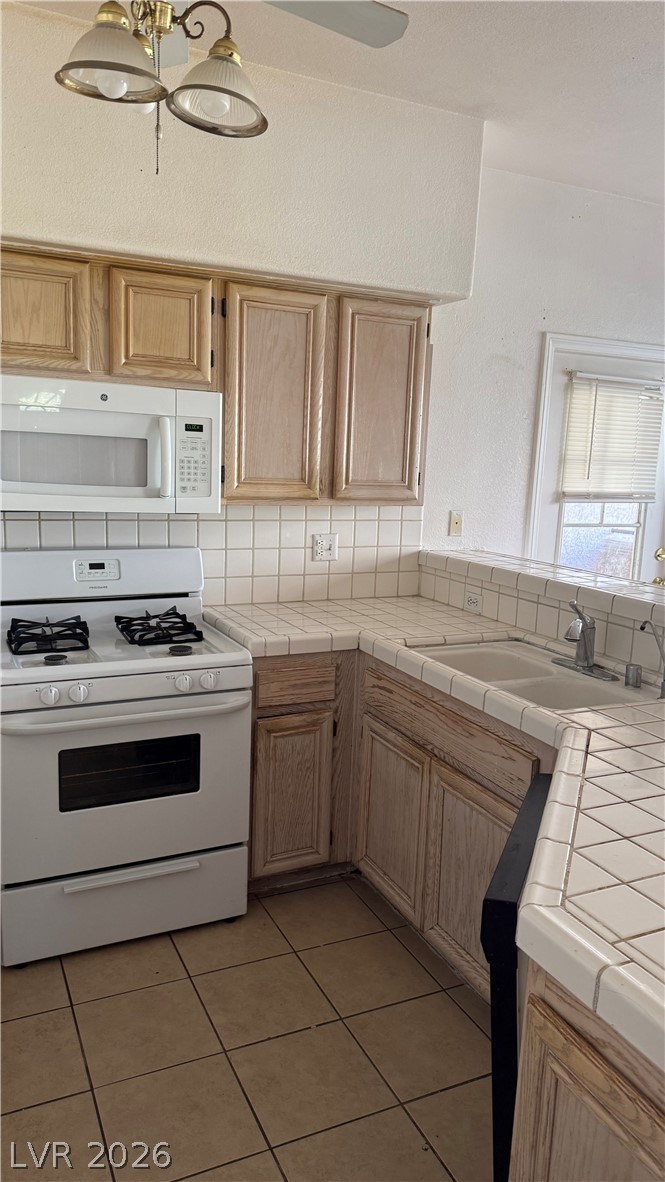 Photo 7 of 24, 5225 W Reno Avenue #127