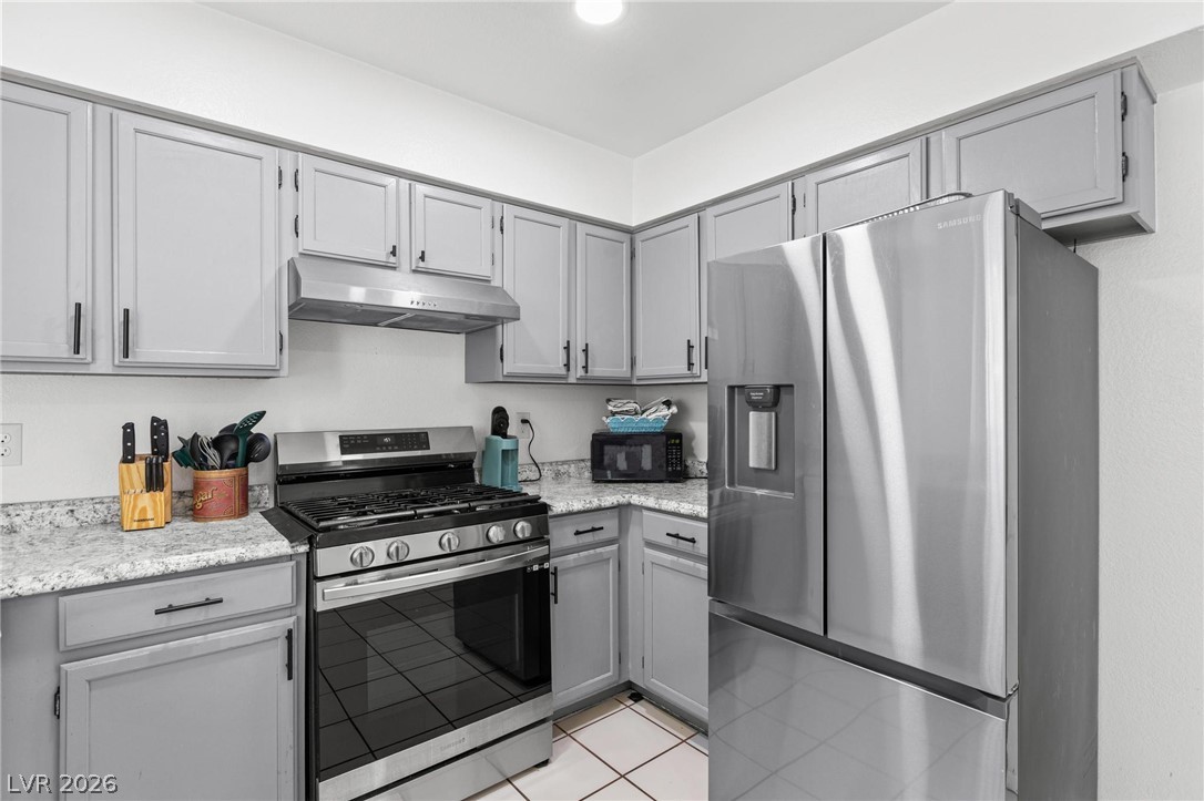 Photo 7 of 26, 7066 Burcot Avenue #59