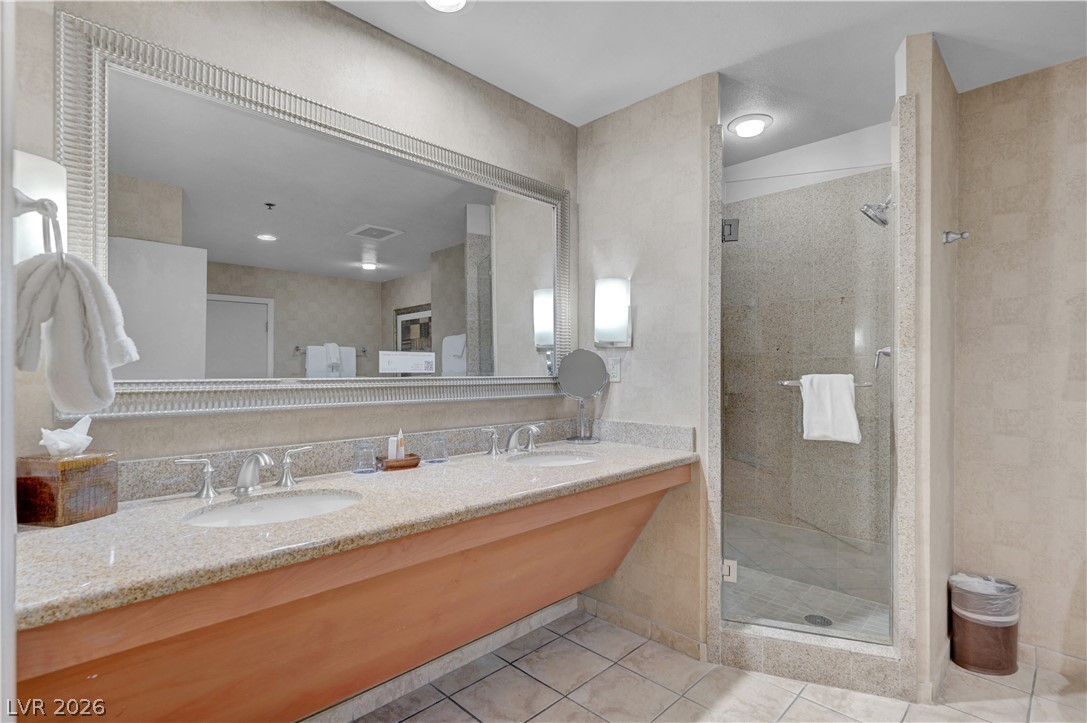 Photo 11 of 28, 211 E Flamingo Road #1211