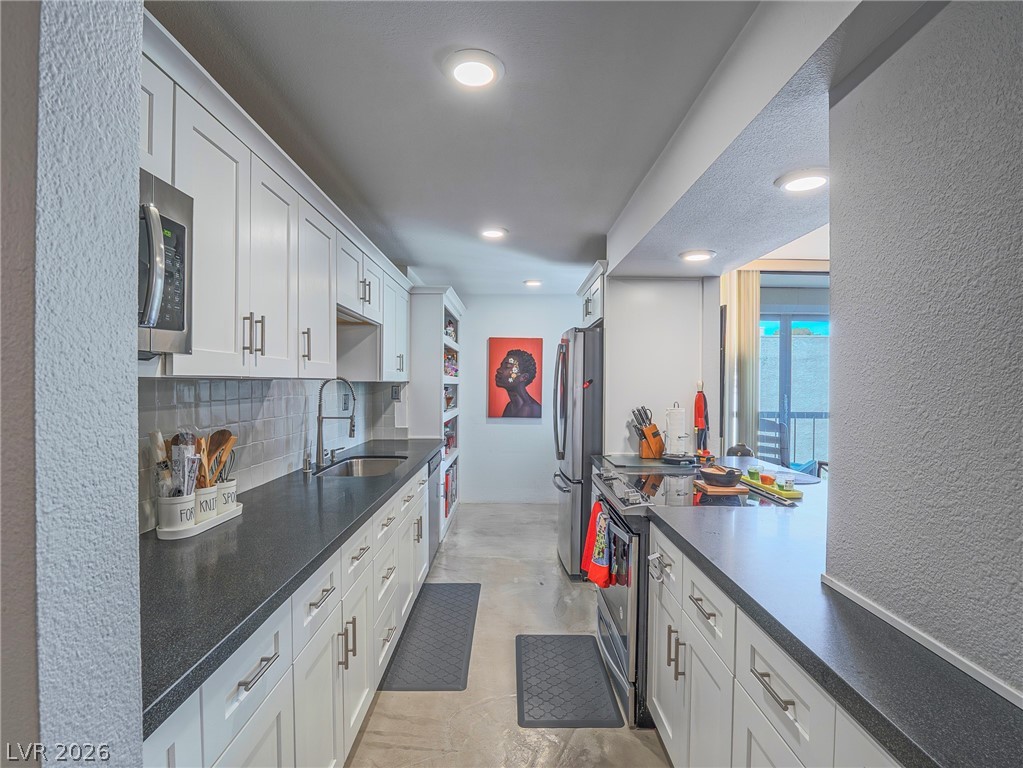 Photo 11 of 38, 730 Royal Crest #422