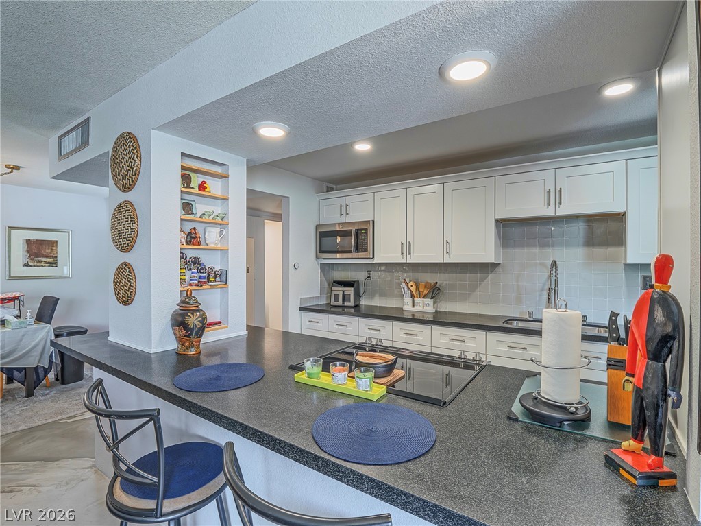 Photo 12 of 38, 730 Royal Crest #422