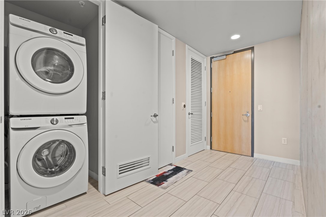Photo 3 of 353 E Bonneville Avenue #385