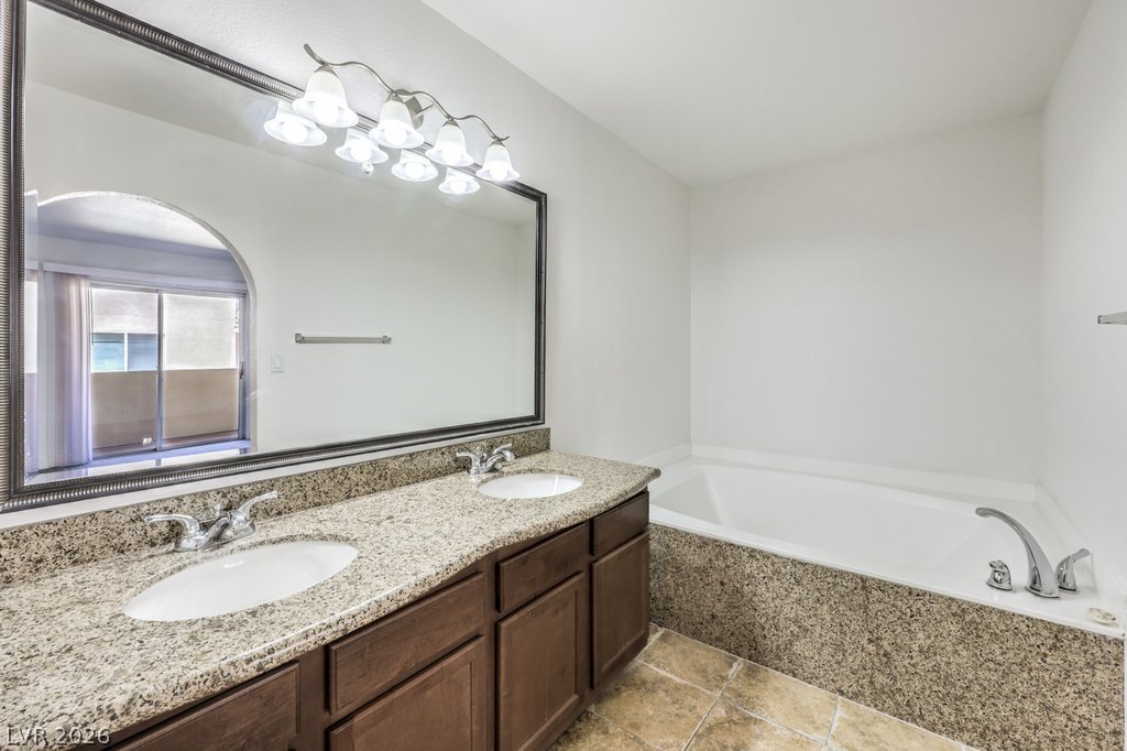 Photo 18 of 27, 1858 N Decatur Boulevard #204