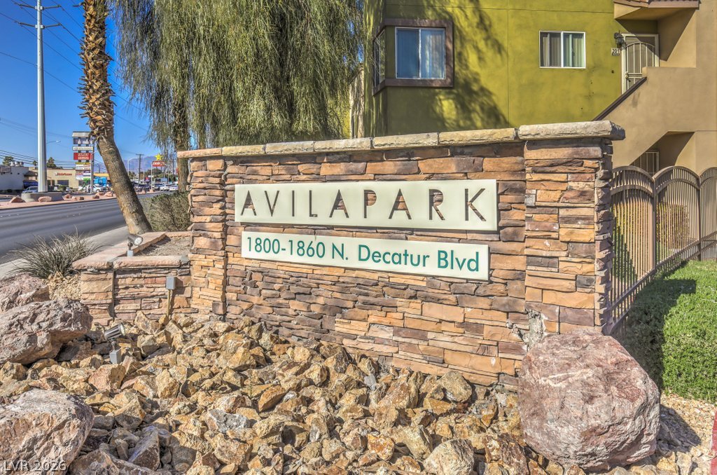Photo 21 of 27, 1858 N Decatur Boulevard #204