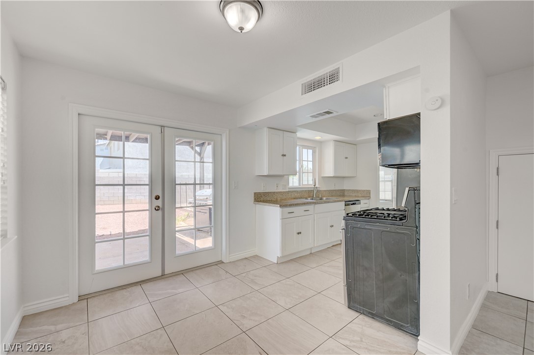 Photo 13 of 50, 6348 COPPERFIELD Avenue