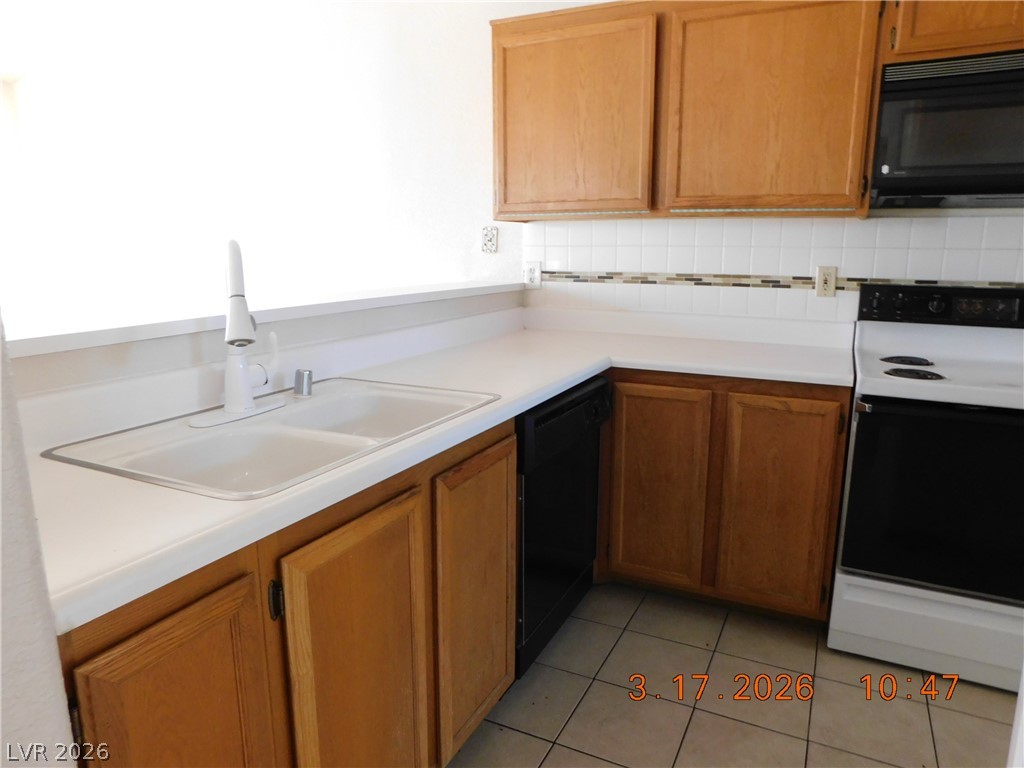 Photo 7 of 32, 1800 S Edmond Street #234