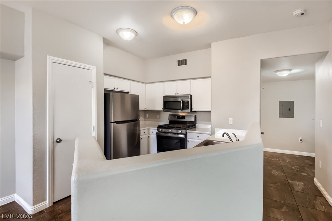 Photo 11 of 21, 9303 Gilcrease Avenue #1249