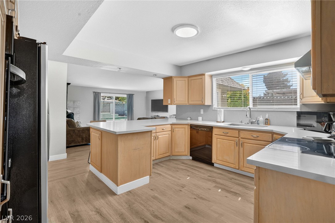 Photo 6 of 44, 4401 Parkchester Circle