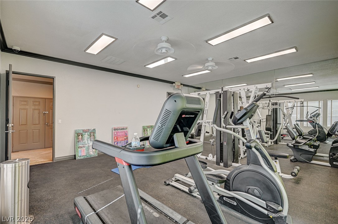 Photo 32 of 40, 8101 W Flamingo Road #2109