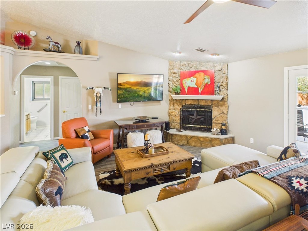Photo 9 of 47, 3101 Pebble Beach Avenue