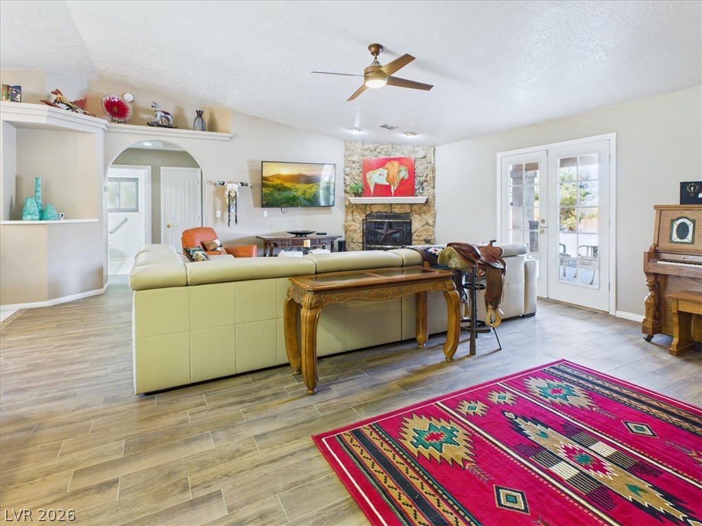 Photo 10 of 47, 3101 Pebble Beach Avenue
